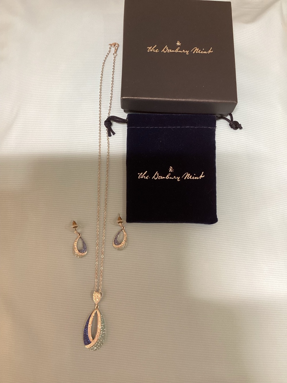 Danbury Mint Rose silver Teardrop Pendant Necklace and Earring Set - Blue/Green